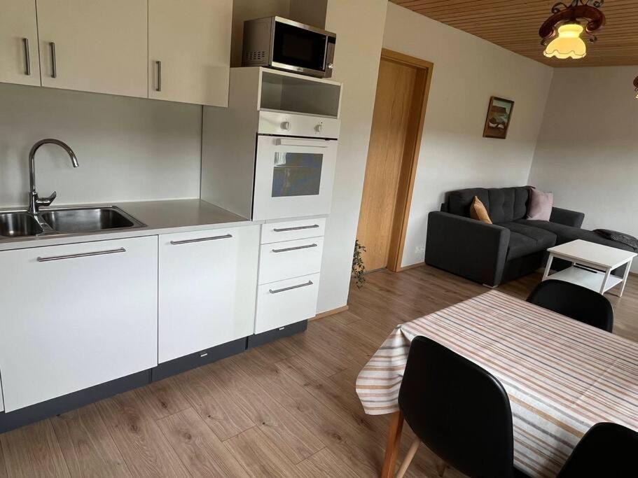 Black Valley Apartment Thoroddsstathir 外观 照片